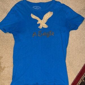 American Eagle Outfitters Royal Blue Tee with Gold Eagle Size M